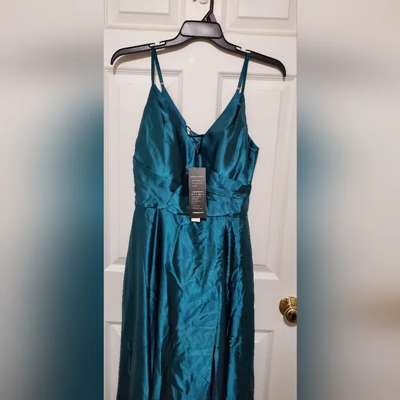 Elegant Teal Evening Gown - Picture 2 of 4